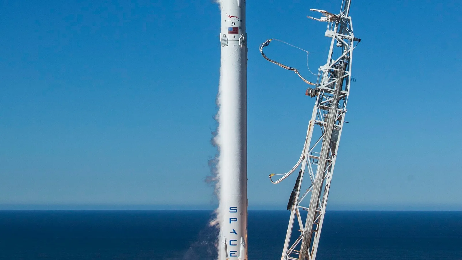 Foguete Falcon 9 da SpaceX decolando da base de Vandenberg, na Califórnia (foto de arquivo)
