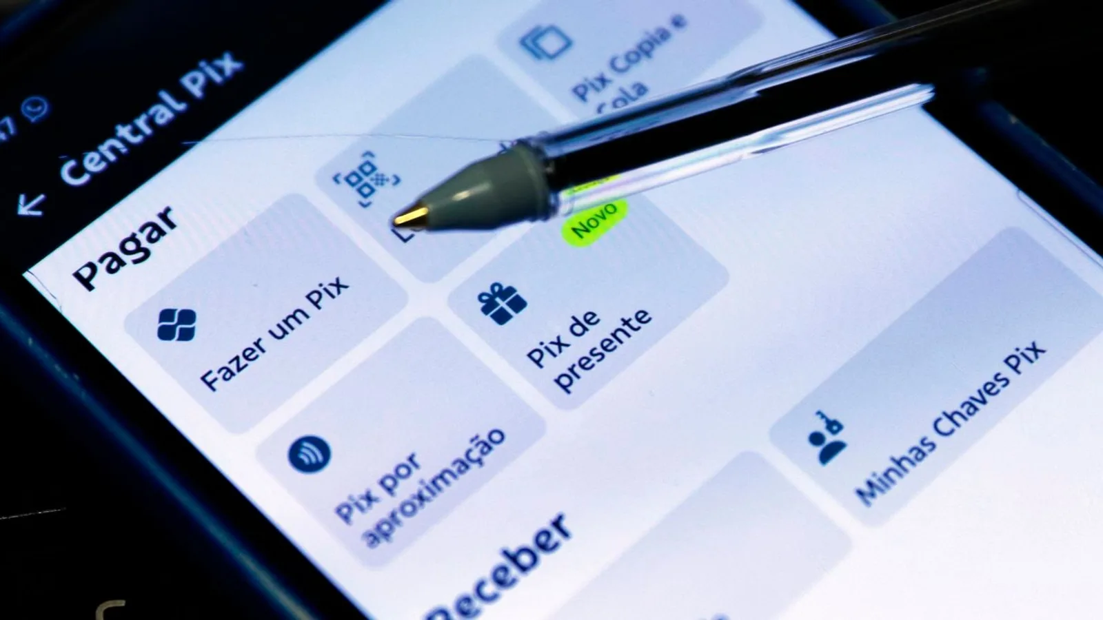 Tela da Central Pix em um celular, com a opção Pix por aproximação em destaque