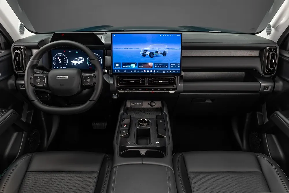 Painel do Haval H7 com multimídia grande e painel digital