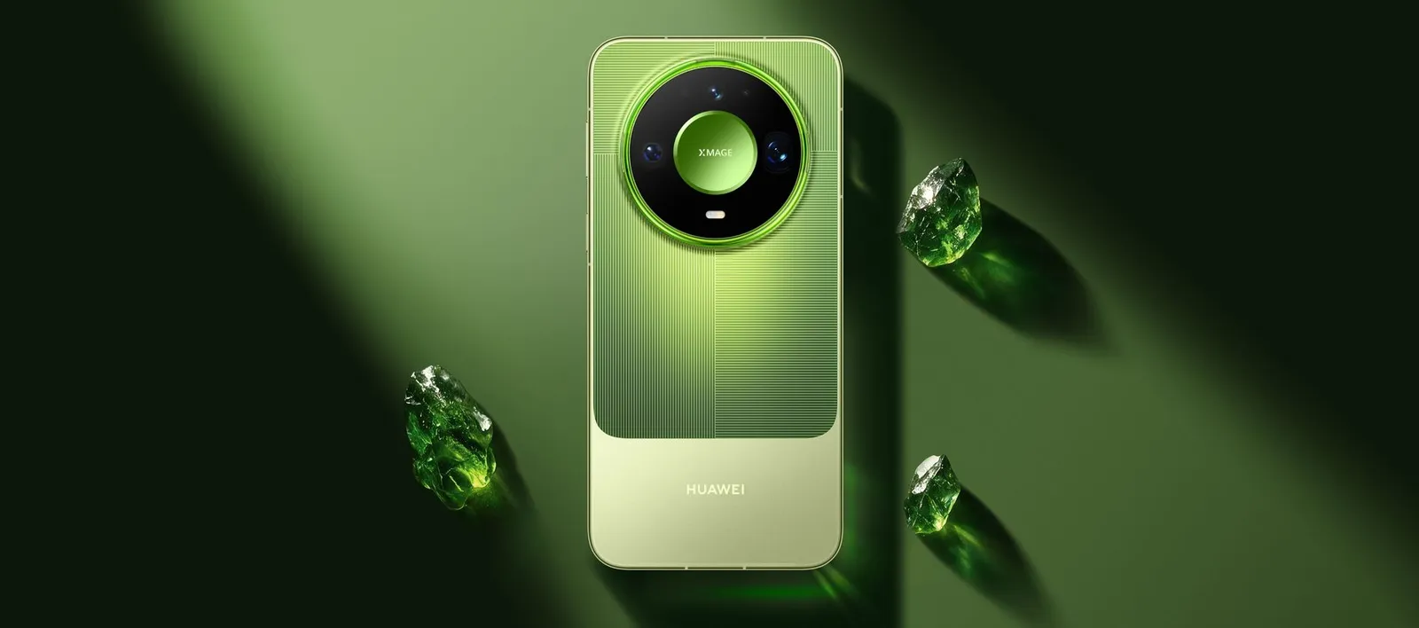 Huawei Mate 90 Pro Max verde visto de trás, com o anel de câmeras em destaque
