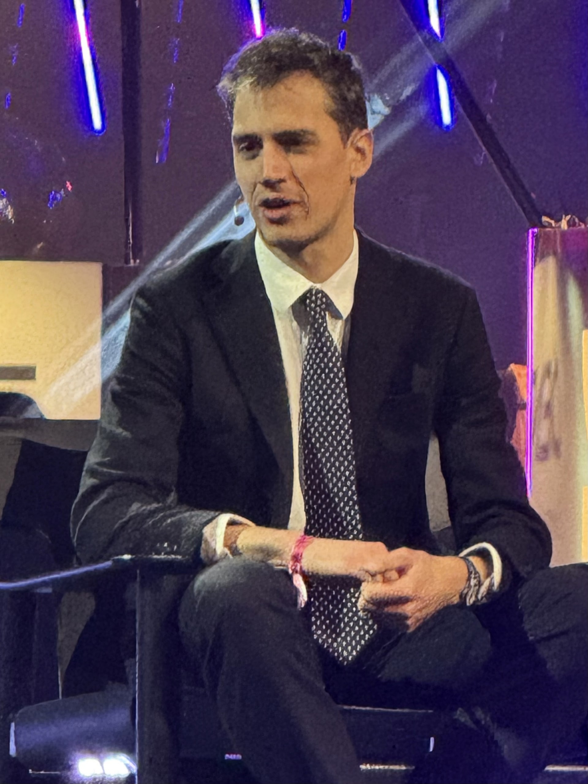 Arthur Mensch, presidente-executivo da Mistral AI, em evento